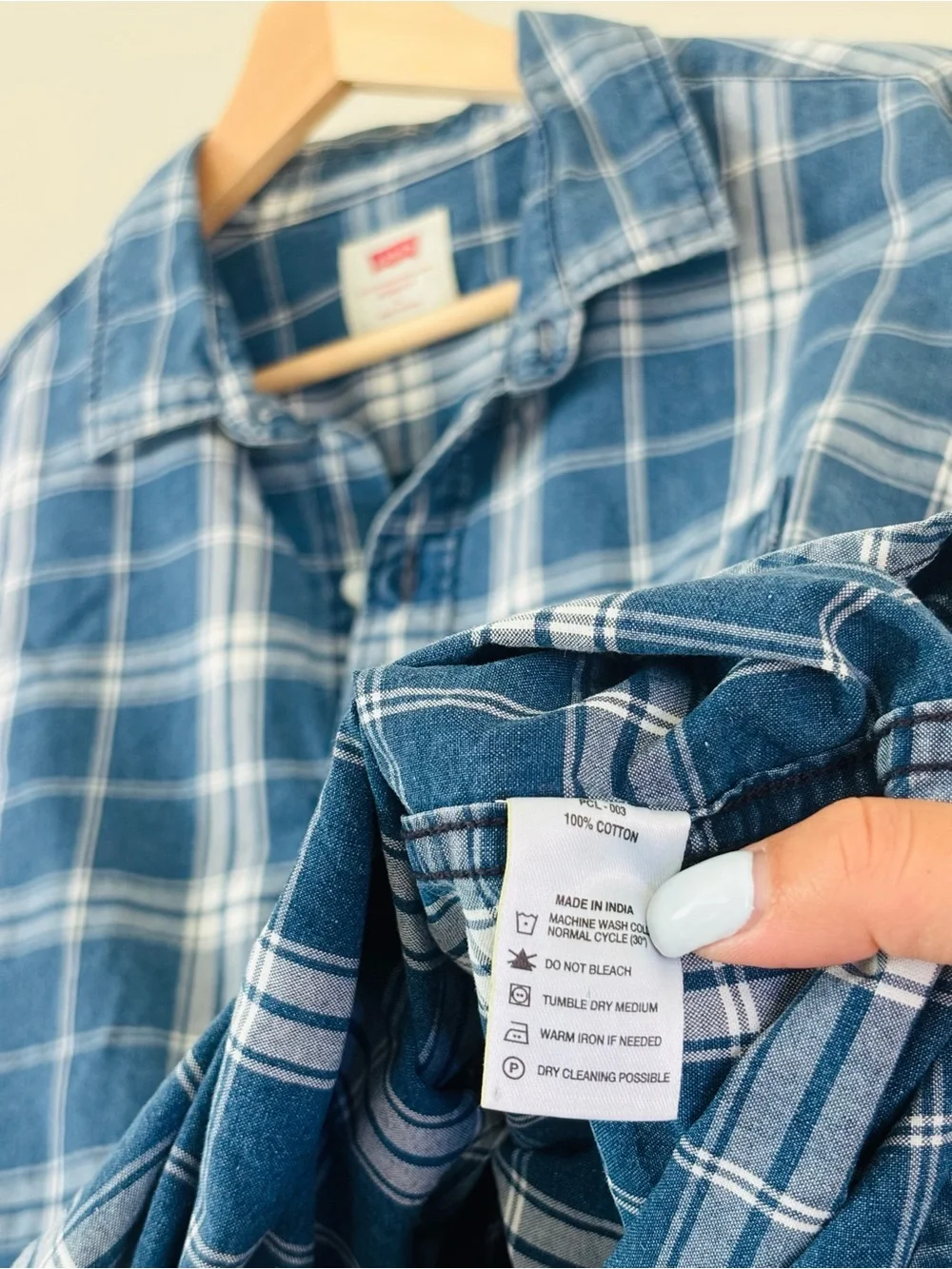 Levi’s Blue & White Check Button Down | 100% Cotton | Classic Shirt